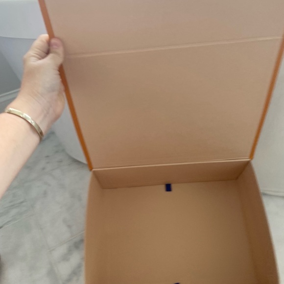 Louis Vuitton box ribbon and cards Auth - Picture 4 of 4